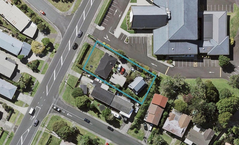 1/311 Sunset Road, Sunnynook, Auckland - Carousel 1
