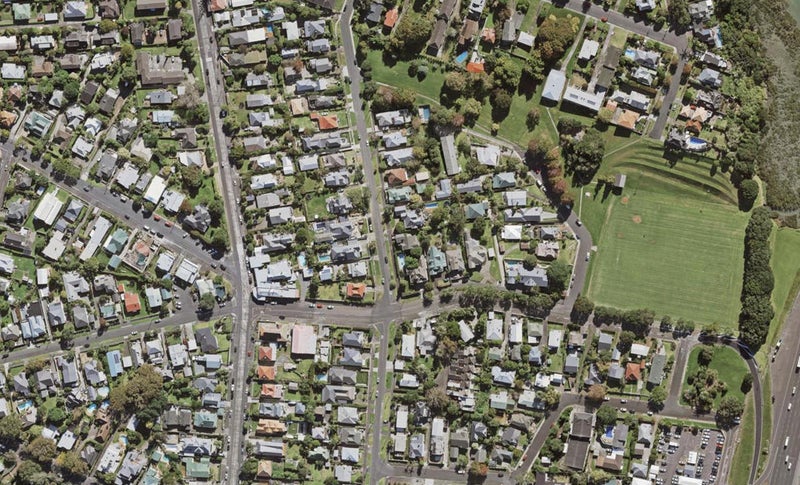 29 Richmond Avenue, Northcote Point, Auckland - Carousel 1