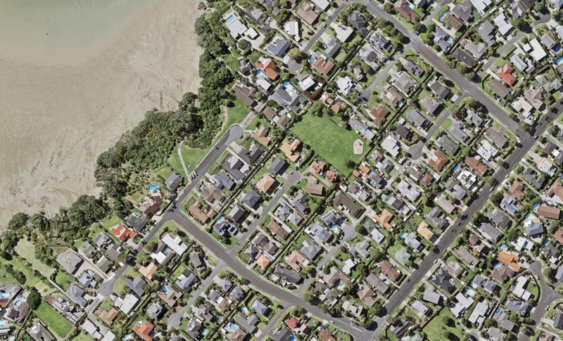 10 Nimrod Place, Half Moon Bay, Auckland - Carousel 1