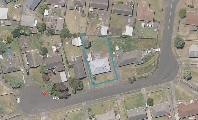 8 Armstrong Place, Gonville, Whanganui - Carousel 1