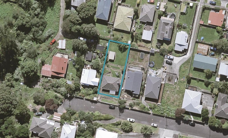 12 Weston Street, Moturoa, New Plymouth - Carousel 1