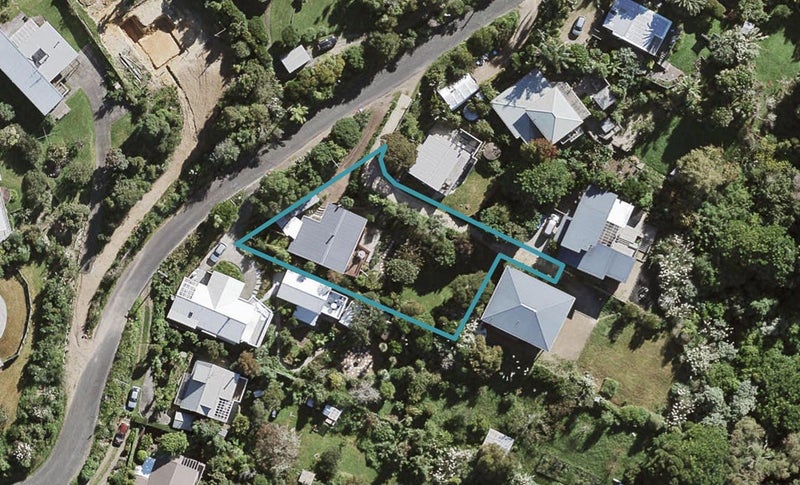 14 Tiri Road, Oneroa, Waiheke Island - Carousel 1