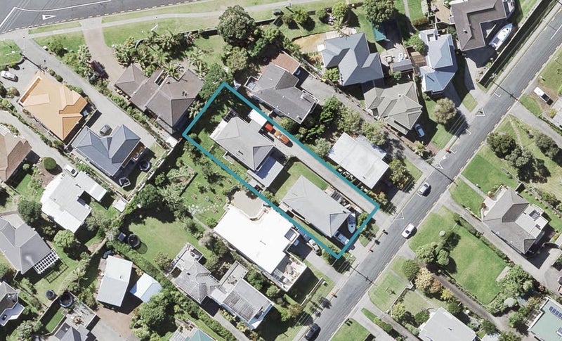 1/11 Kiteroa Terrace, Rothesay Bay, Auckland - Carousel 1