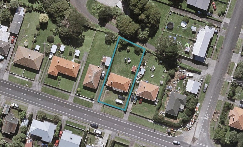 68 Omata Road, Marfell, New Plymouth - Carousel 1