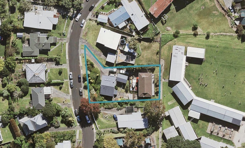 1/11 Nutsey Avenue, Northcote, Auckland - Carousel 1