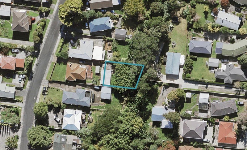33B Longburn Road, Henderson, Auckland - Carousel 1