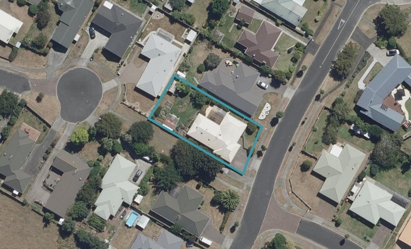 36 MacMurdo Avenue, Glenview, Hamilton - Carousel 1