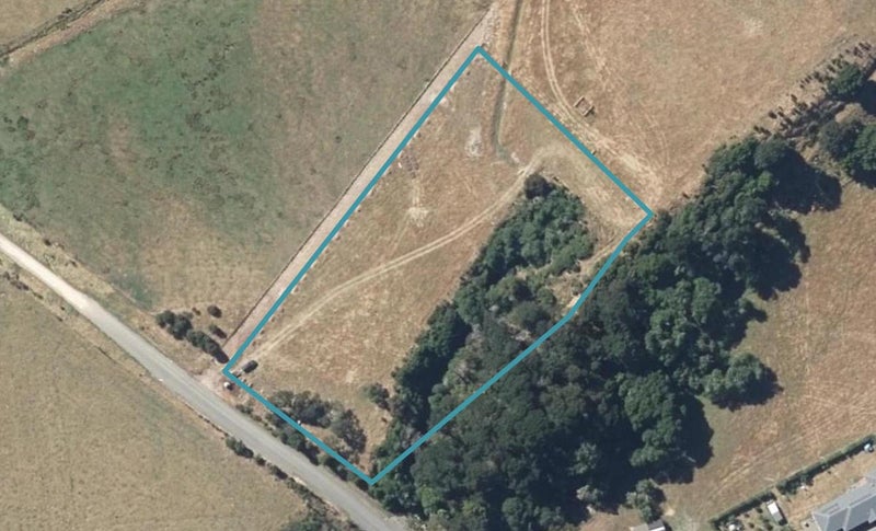 24 Bucks Road, TAUWHARENIKAU - Carousel 1