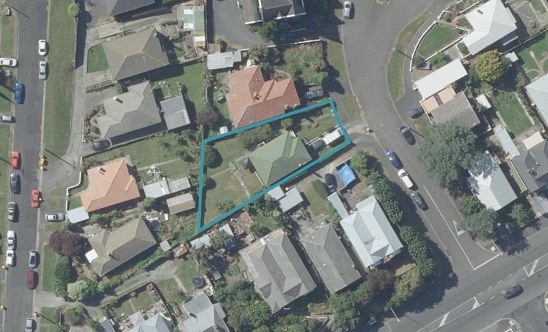 9 Lisburn Avenue, Caversham, Dunedin - Carousel 1