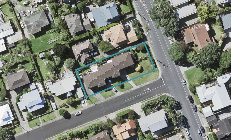2/7 Seacliffe Avenue, Belmont, Auckland - Carousel 1
