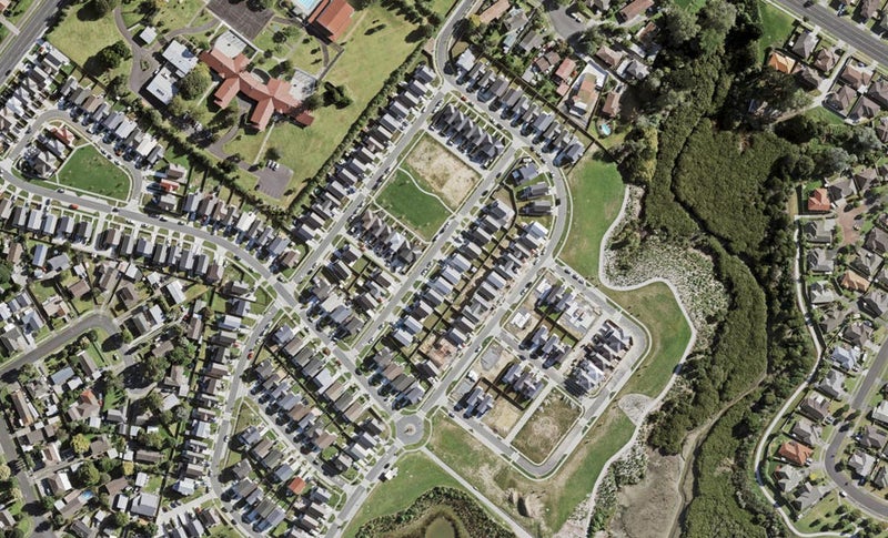13 Hitori Street, Weymouth, Auckland - Carousel 1