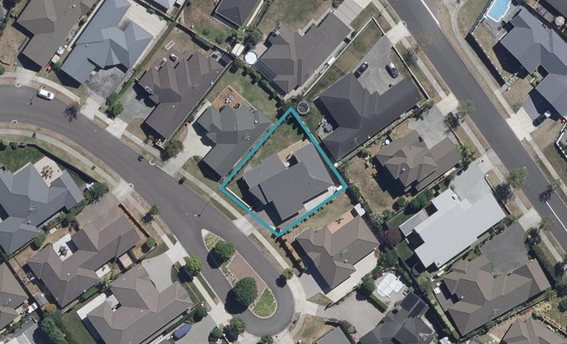 23 Compton Grove, Huntington, Hamilton - Carousel 1