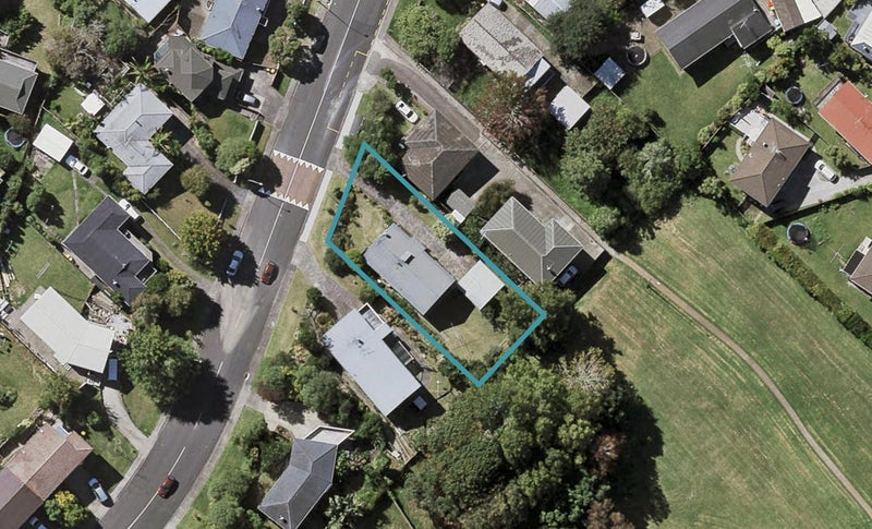 7 Juniper Road, Sunnynook, Auckland - Carousel 1