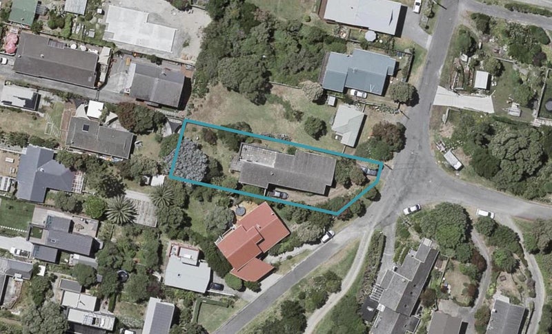 20 Mckenzie Avenue, Raumati South, Paraparaumu - Carousel 1