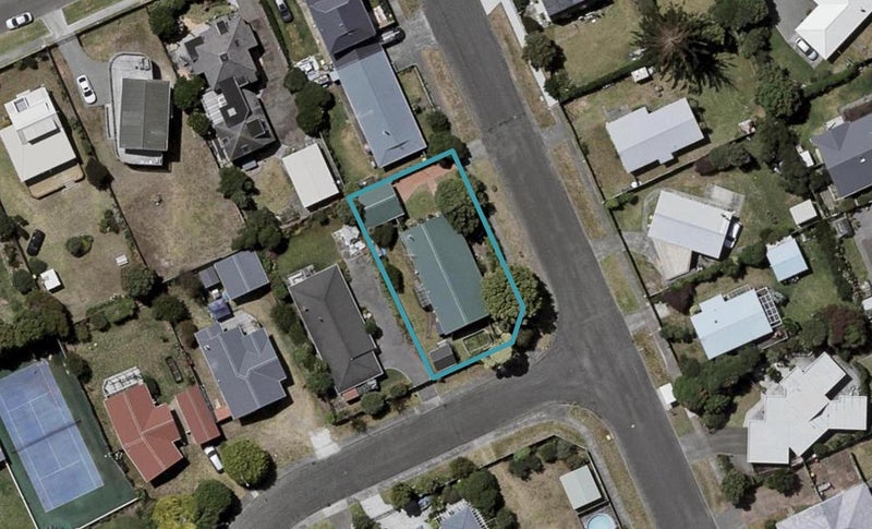4 Reeves Street, Waikanae Beach, Waikanae - Carousel 1
