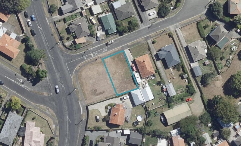 2A Denz Street, Maeroa, Hamilton - Carousel 1