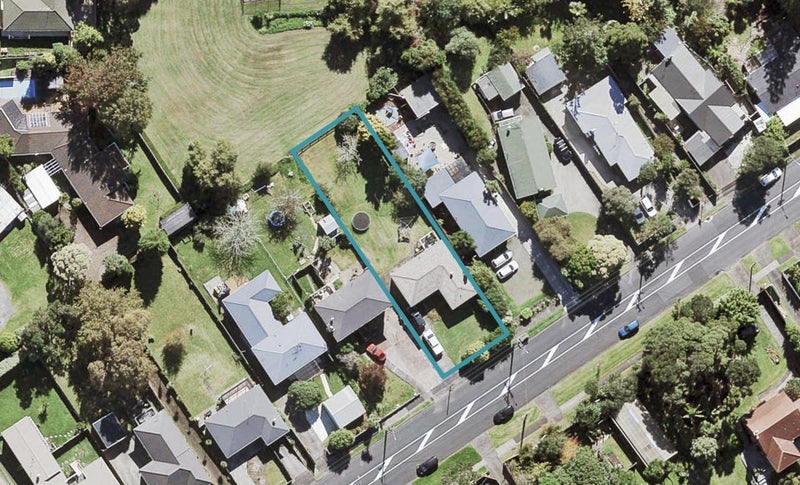 27 Golf Road, New Lynn, Auckland - Carousel 1