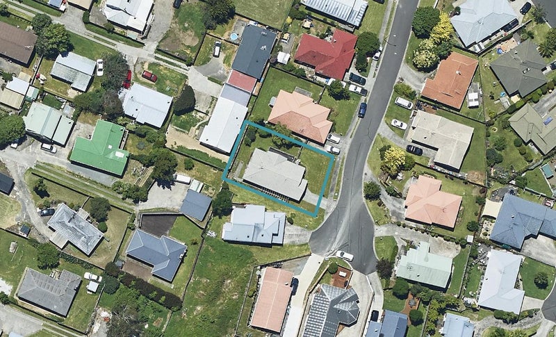 12 Newark Close, Gate Pa, Tauranga - Carousel 1