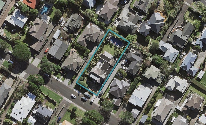 14 Kowhatu Road, One Tree Hill, Auckland - Carousel 1