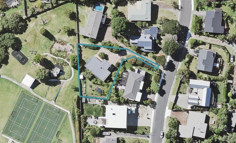 13 St Ives Terrace, Mairangi Bay, Auckland - Carousel 1