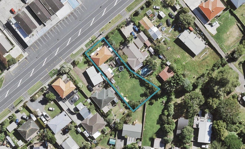216 Henderson Valley Road, Henderson, Auckland - Carousel 1