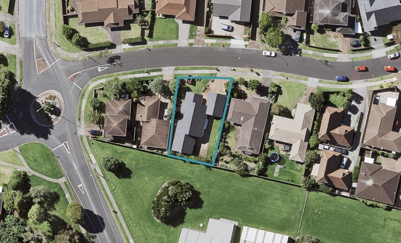 3 Britannia Place, Half Moon Bay, Auckland - Carousel 1