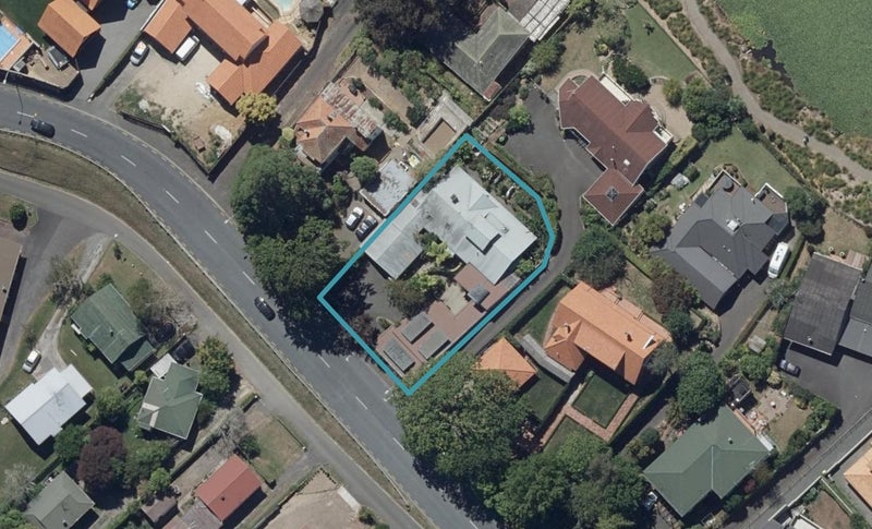78 Lake Crescent, Hamilton Lake, Hamilton - Carousel 1