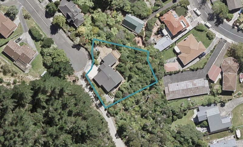 11 Dunleith Grove, Silverstream, Upper Hutt - Carousel 1