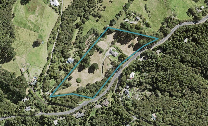 215 Forest Hill Road, Waiatarua, Auckland - Carousel 1