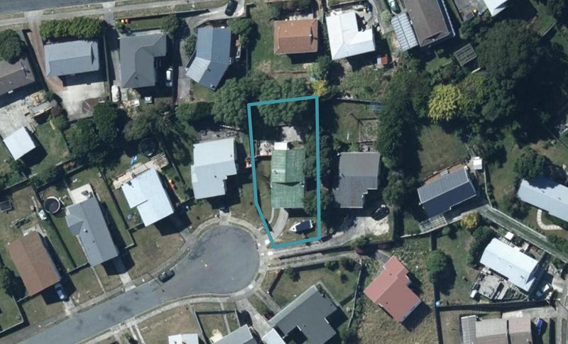 11 Yemen Place, Ascot Park, Porirua - Carousel 1