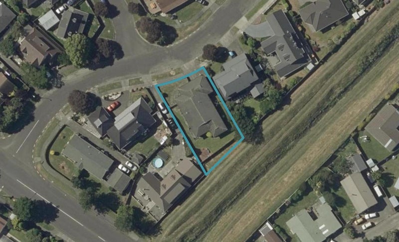8 Caroline Crescent, Highbury, Palmerston North - Carousel 1