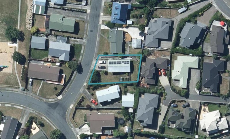 4 Trispen Place, Camborne, Porirua - Carousel 1
