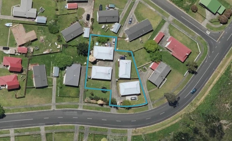2/60 FAIRBURN ST, RAUMANGA, WHANGAREI - Carousel 1
