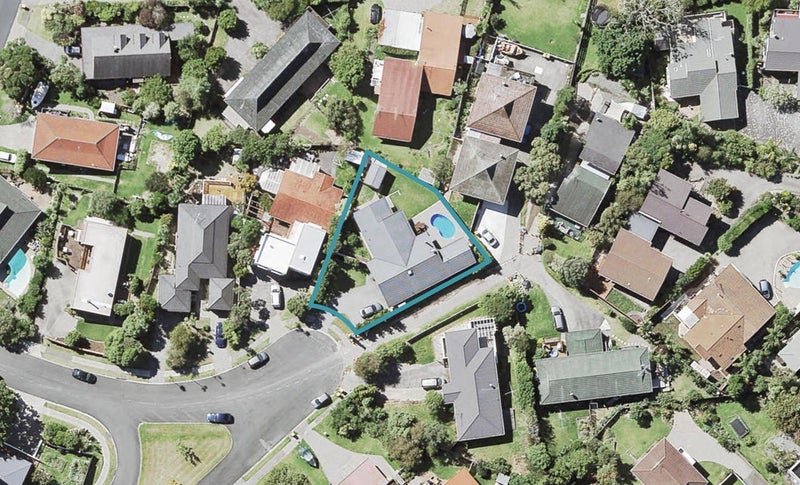 9 Hollyhock Place, Browns Bay, Auckland - Carousel 1