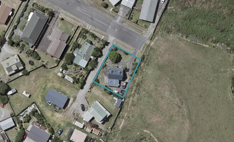 2 Norfolk Crescent, Otaki Beach, Otaki - Carousel 1