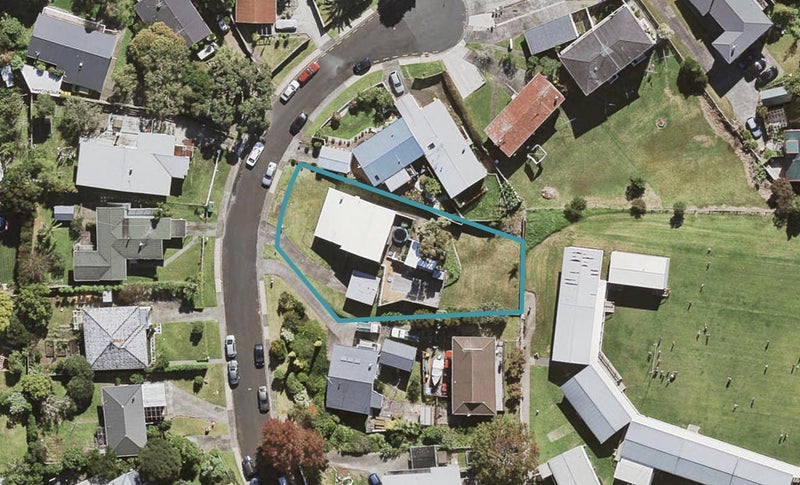 15 Nutsey Avenue, Northcote, Auckland - Carousel 1