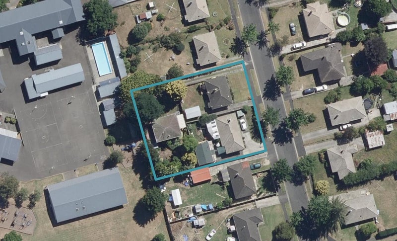 53A Kenney Crescent, Fairfield, Hamilton - Carousel 1