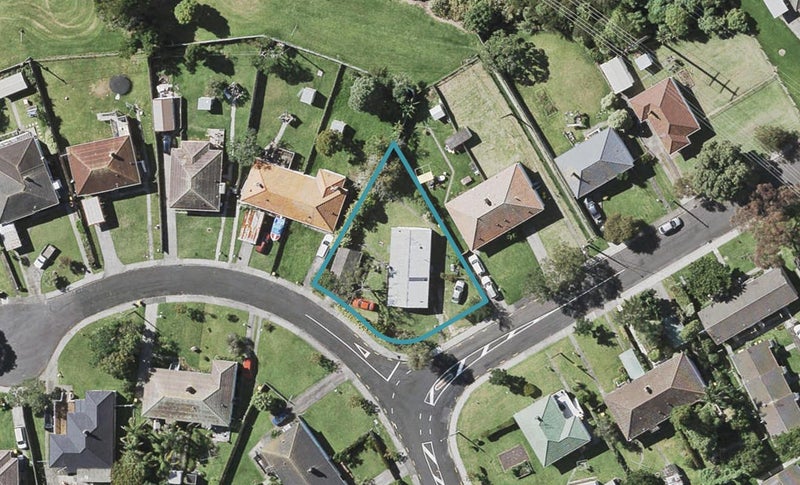 18 Philomel Crescent, Bayswater, Auckland - Carousel 1