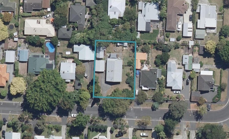 13 Young Street, Claudelands, Hamilton - Carousel 1