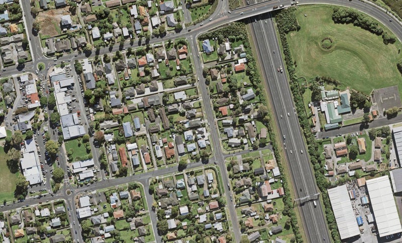27 Crawford Avenue, Mangere Bridge, Auckland - Carousel 1