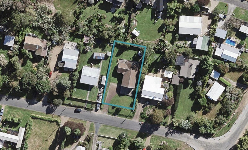24 Manuka Road, Oneroa, Waiheke Island - Carousel 1