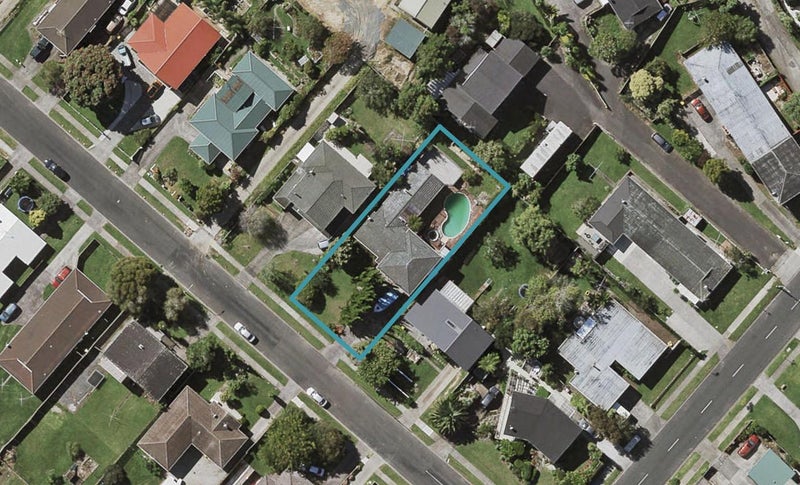 102 Cardiff Road, Pakuranga, Auckland - Carousel 1