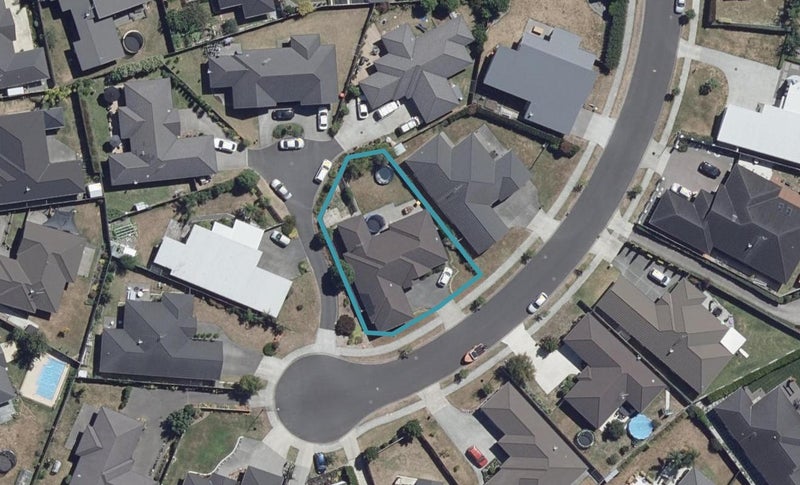 8 Cole Thomas Place, Huntington, Hamilton - Carousel 1