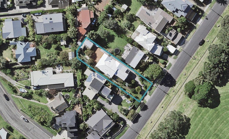 16 Seabreeze Road, Narrow Neck, Auckland - Carousel 1