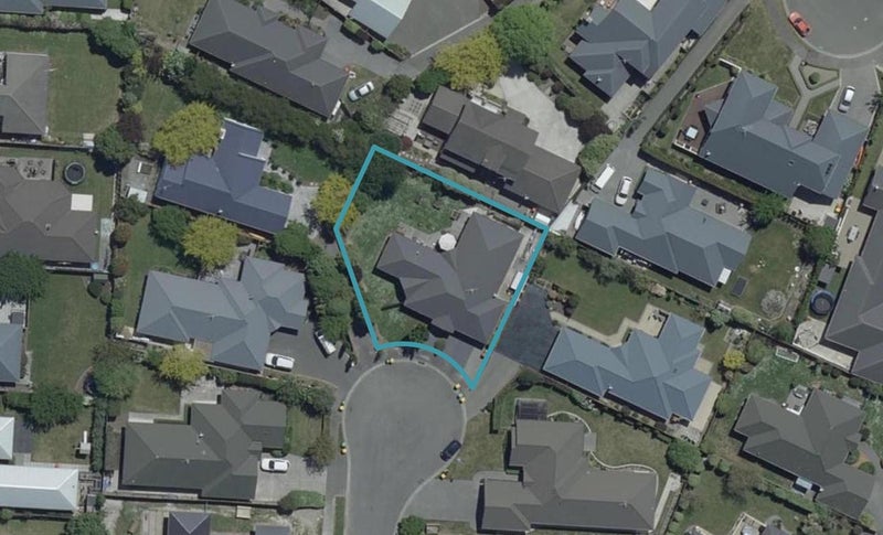 10 Gwen Place, Redwood, Christchurch - Carousel 1