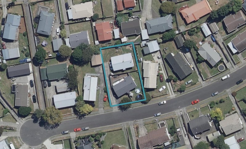 12A Kentucky Crescent, Nawton, Hamilton - Carousel 1