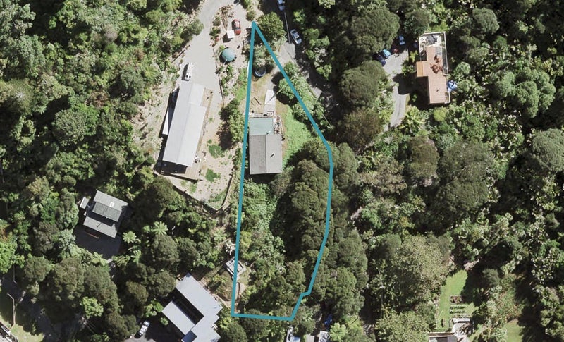 10 Woontons Lane, Titirangi, Auckland - Carousel 1