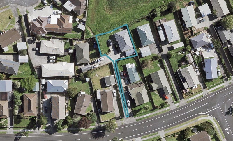 16A Riverton Drive, Randwick Park, Auckland - Carousel 1