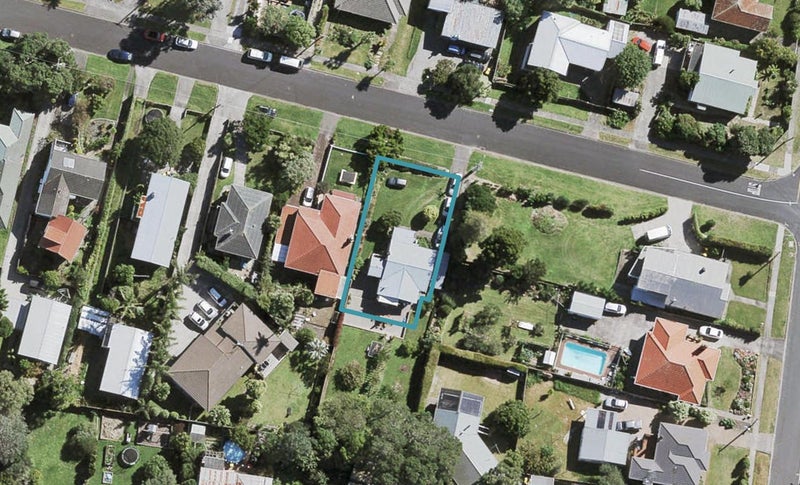 2 Savoy Road, Glen Eden, Auckland - Carousel 1