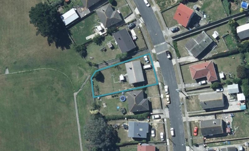 18 Justine Street, Cannons Creek, Porirua - Carousel 1